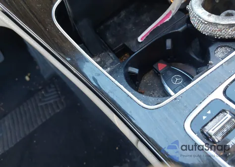 2016 Mercedes-Benz C 300 из США, поврежденный, VIN 55SWF4JB7GU077491